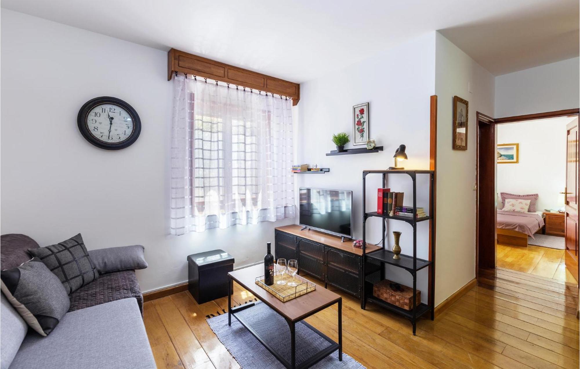 Stunning In With Kitchen * Pula