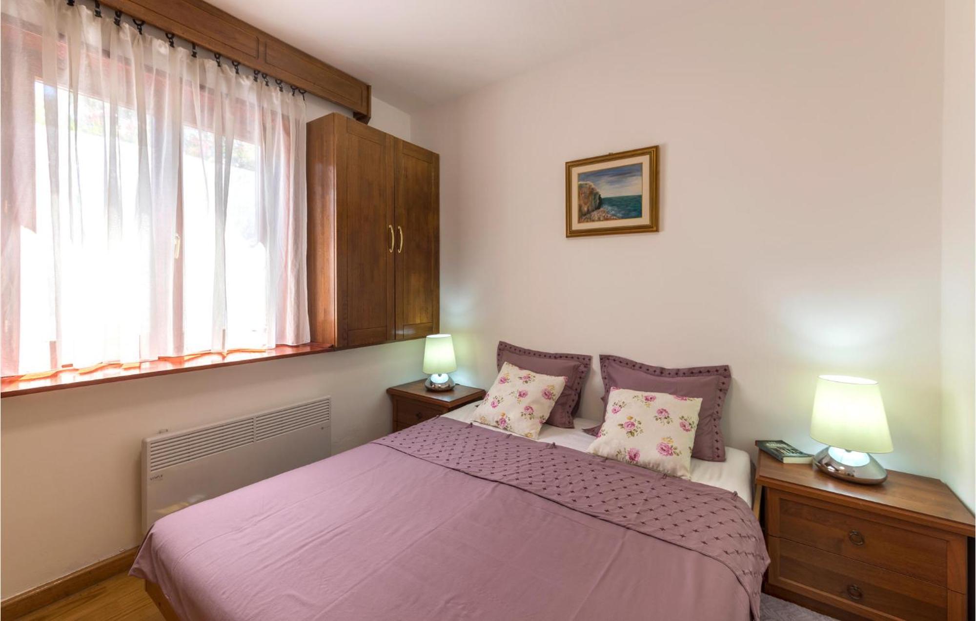 Stunning In With Kitchen Apartment Pula