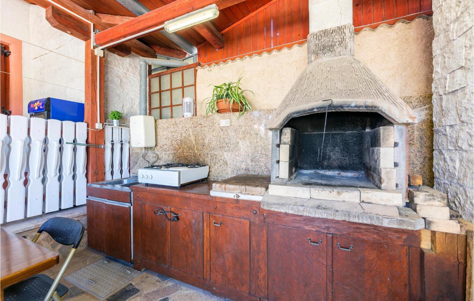 Stunning In With Kitchen * Pula